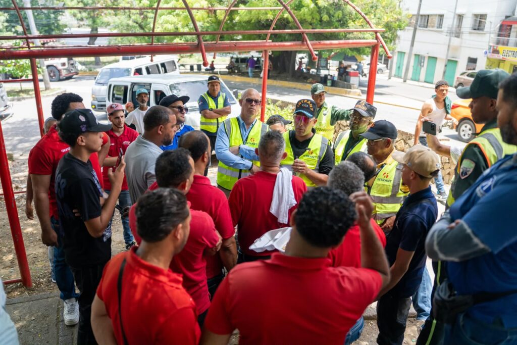 Intrant interviene 17 rutas en Santiago por aumentos de pasaje no autorizados.