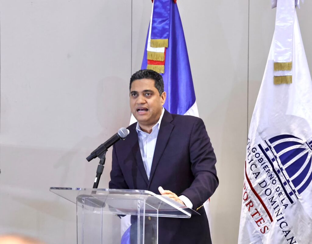 Ministro de Deportes, Kelvin Cruz, al momento de anunciar incentivos.