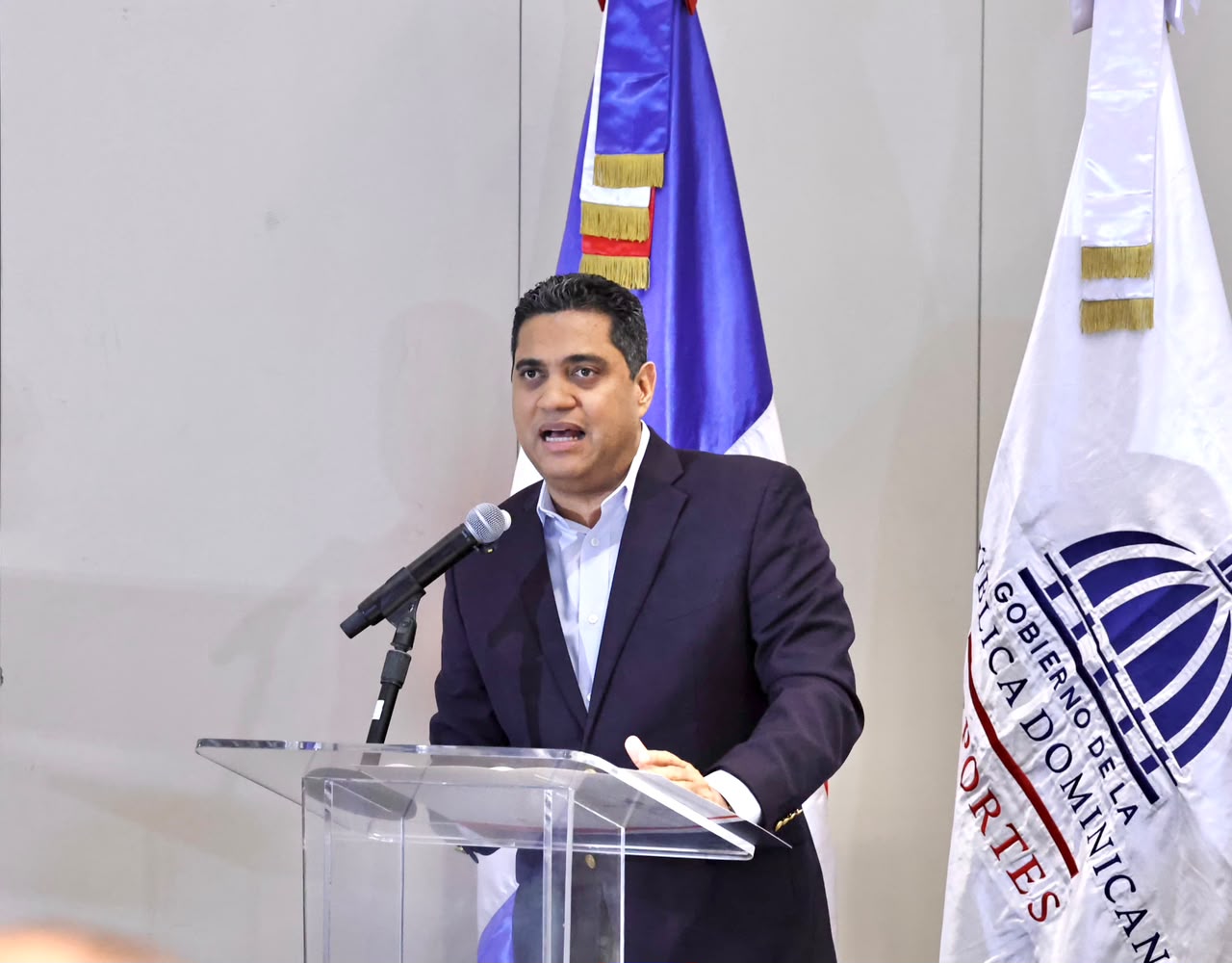 Ministro de Deportes, Kelvin Cruz, al momento de anunciar incentivos.