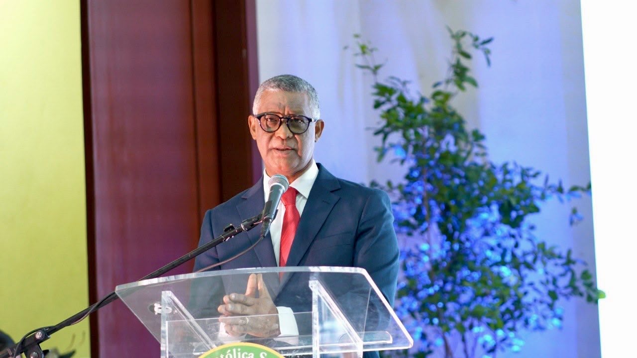Jurista Jesús Colón Arache durante la presentación del libro