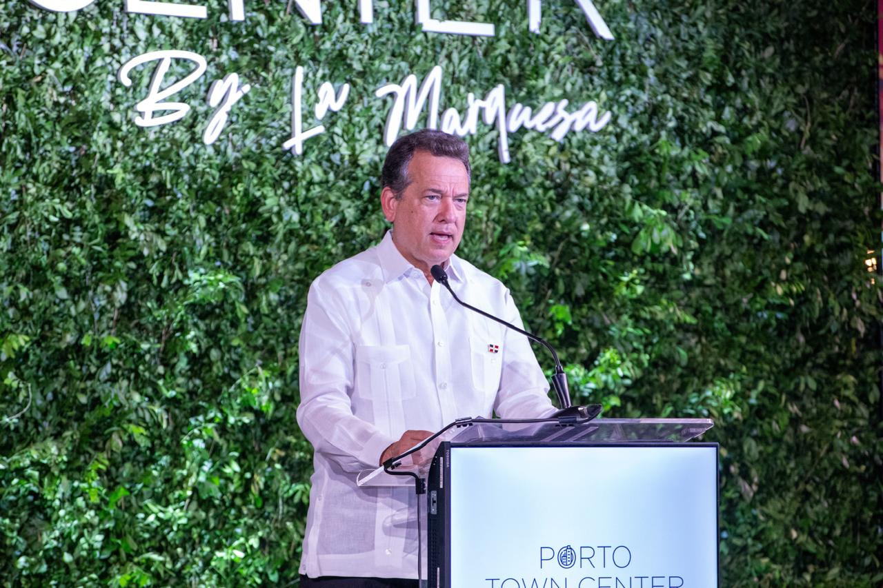 Ministerio de Vivienda y Edificaciones (MIVED), Víctor "Ito" Bisonó