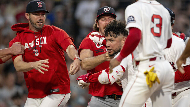 El primera base de los Boston Red Sox, Willson Contreras, y el lanzador derecho de los Washington Nationals, Cade Cavalli, recibieron suspensiones de siete partidos