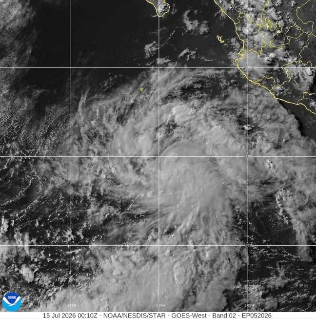 Esta imagen satelital de la Administración Nacional Oceánica y Atmosférica de EEUU (NOAA) muestra la tormenta tropical Elida, el miércoles 15 de julio de 2026