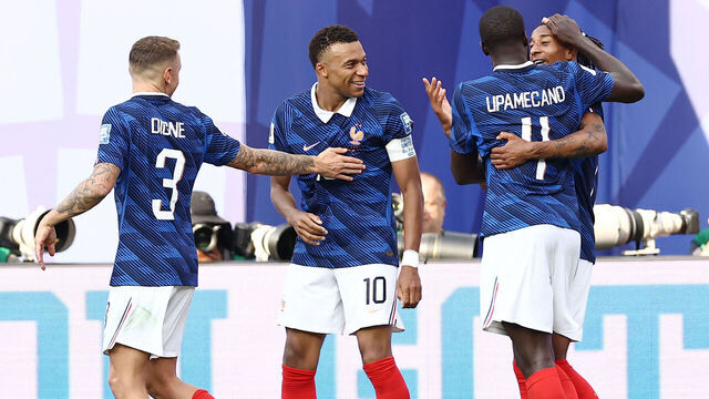 Kylian Mbappé adelantó a Francia con una brillante finta en el minuto 45 y luego anotó en la segunda mitad, rompiendo un récord de goles en la fase eliminatoria de la Copa Mundial. Les Bleus vencieron a Suecia 3-0