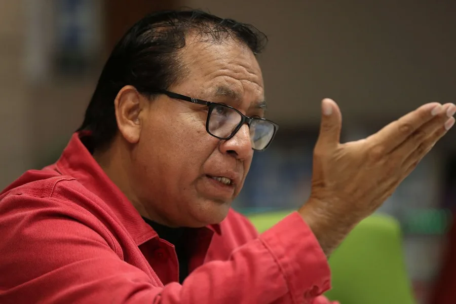 Fotografía de archivo del izquierdista Roberto Sánchez, durante una rueda de prensa, en Lima (Perú). EFE/ Paolo Aguilar.