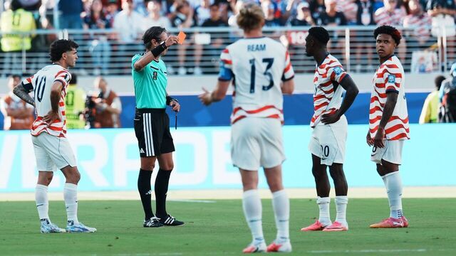 El seleccionador de Estados Unidos, Mauricio Pochettino, declaró el miércoles que el delantero Folarin Balogun "nunca" debió haber recibido tarjeta roja tras su expulsión contra Bosnia,