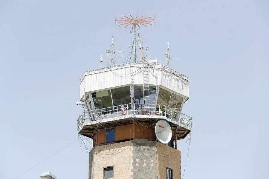 Desaparece avión de carga con cinco tripulantes