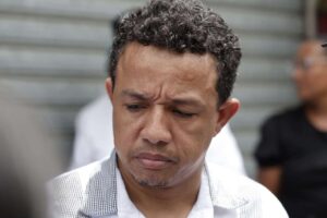 Padre de joven ultimado por policía pide justicia y dice que no guarda rencor