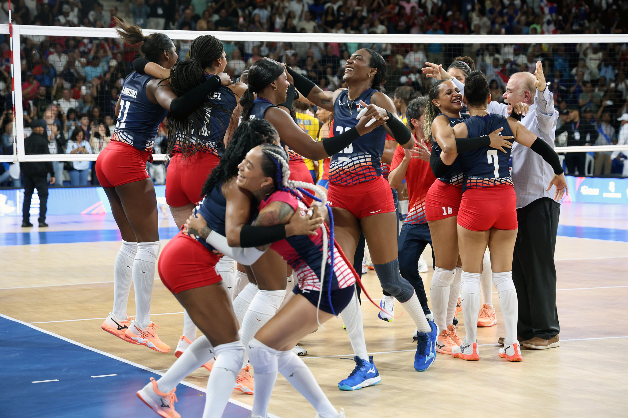 Las «Reinas del Caribe» celebran su medalla de oro en Santo Domingo 2026.