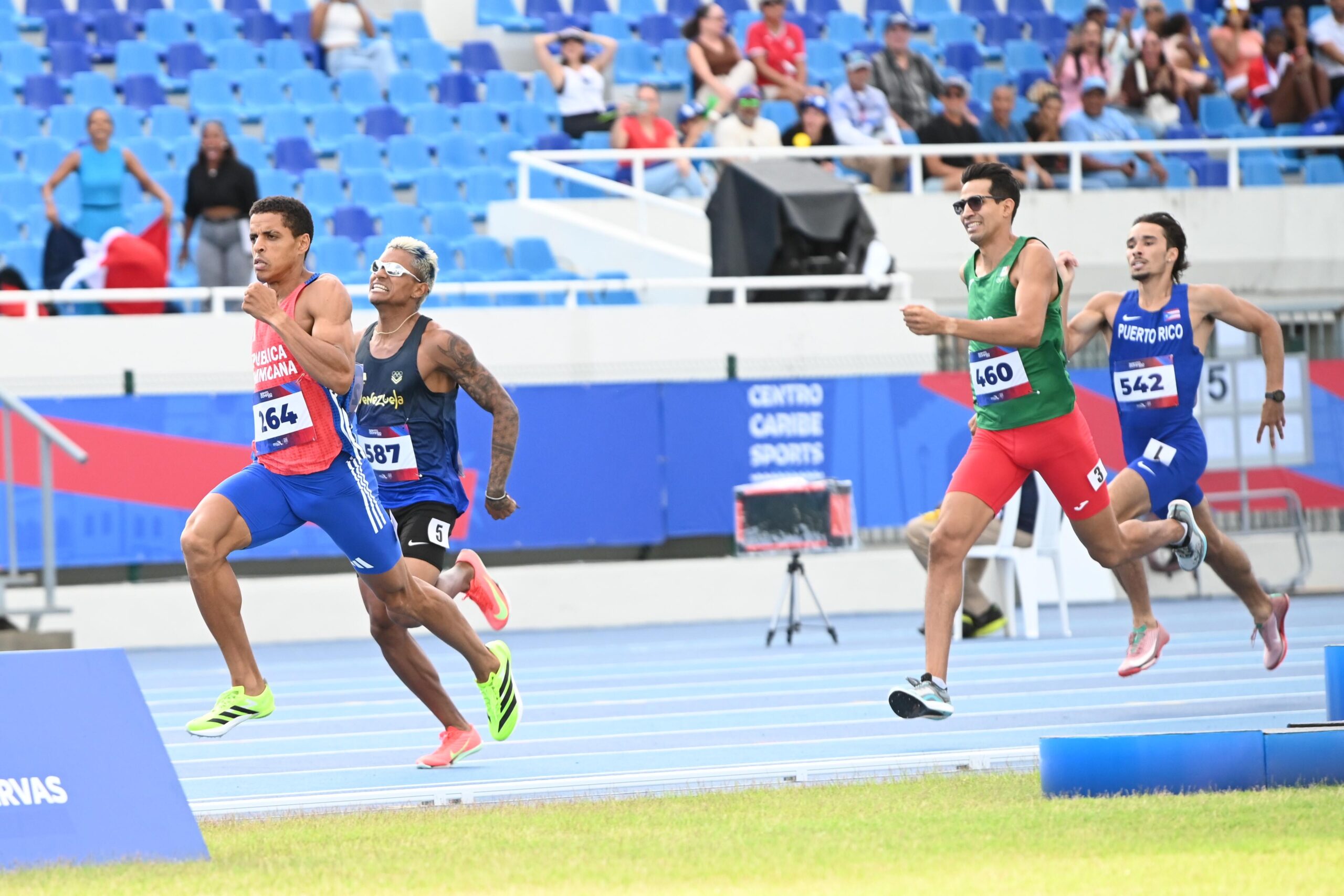 Dominicano Ferdy Agramonte gana oro en 800 metros